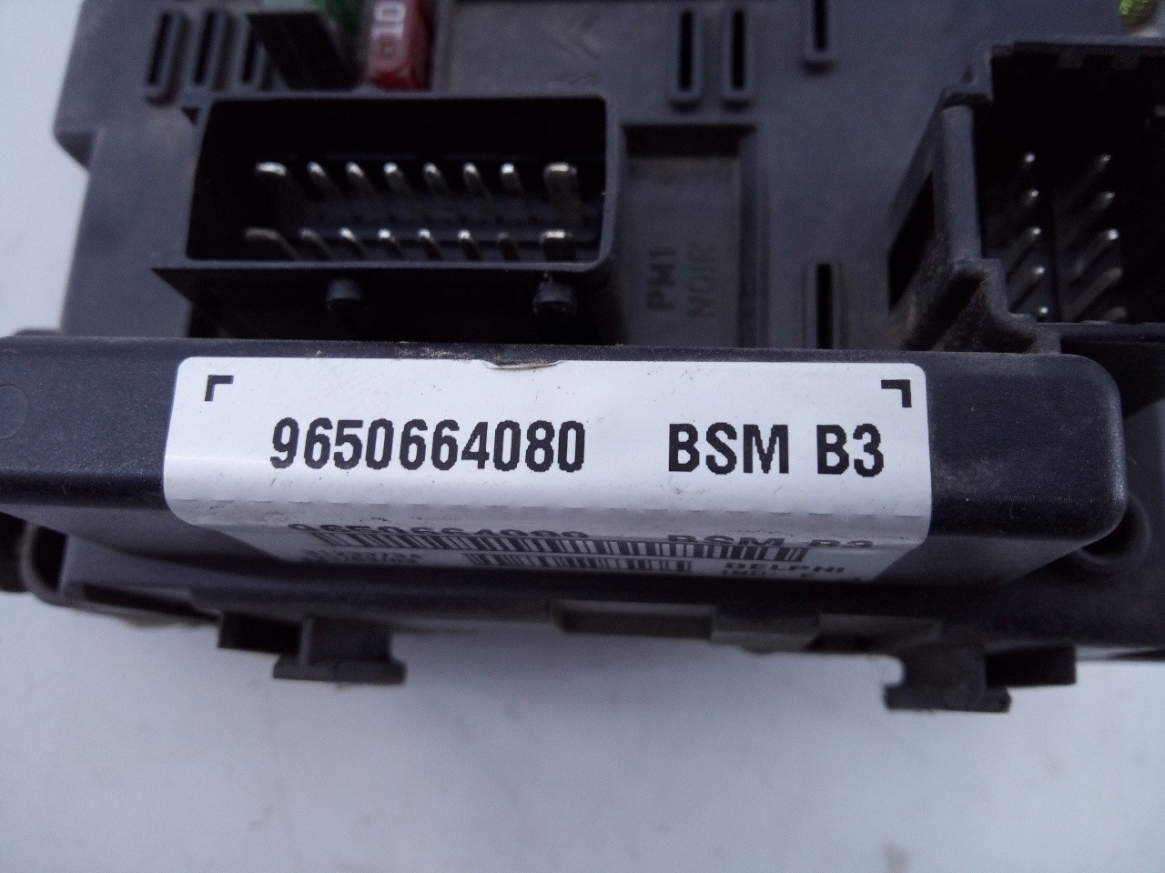 CAJA RELES / FUSIBLES PEUGEOT 307 BERLINA (S2) 9650664080 / E3-B2-31-1 9650664080E3B2311 - Vista 3