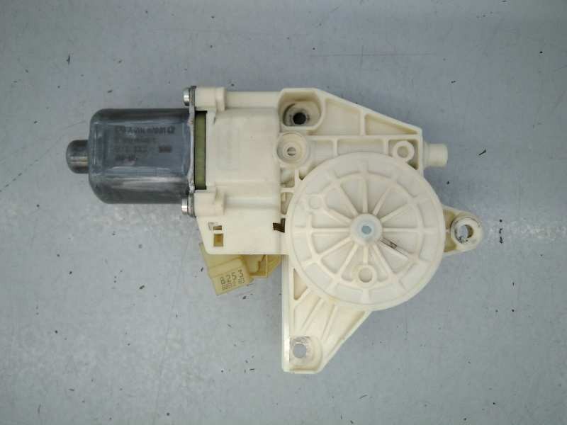 MOTOR ELEVALUNAS DELANTERO IZQUIERDO MERCEDES-BENZ CLASE C (W204) FAMILIAR A2048200142 / E1-A2-32-2 / 0130822441 A2048200142E1A23220130822441