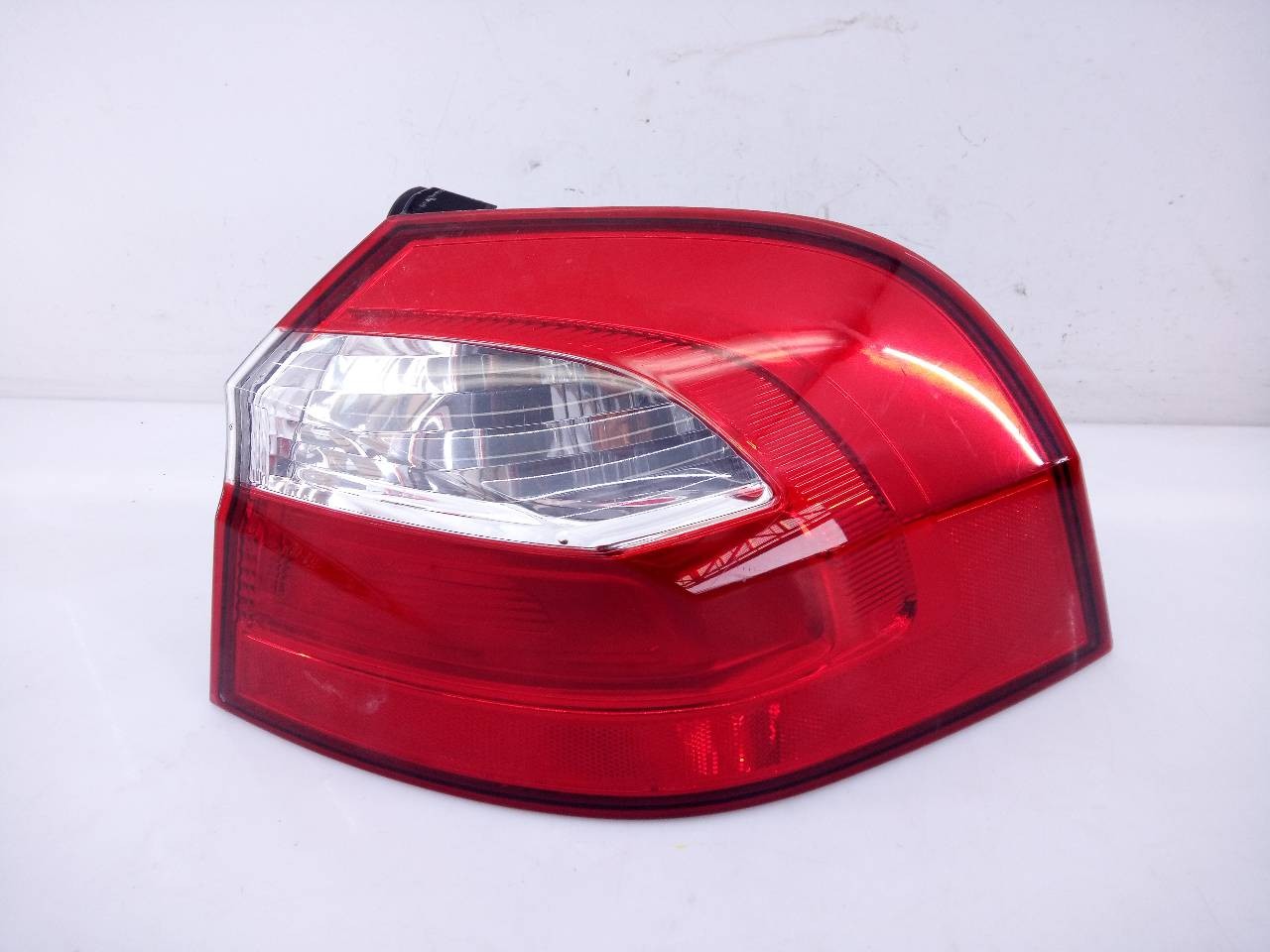 PILOTO TRASERO DERECHO KIA RIO E2-B5-34-2 E2B5342