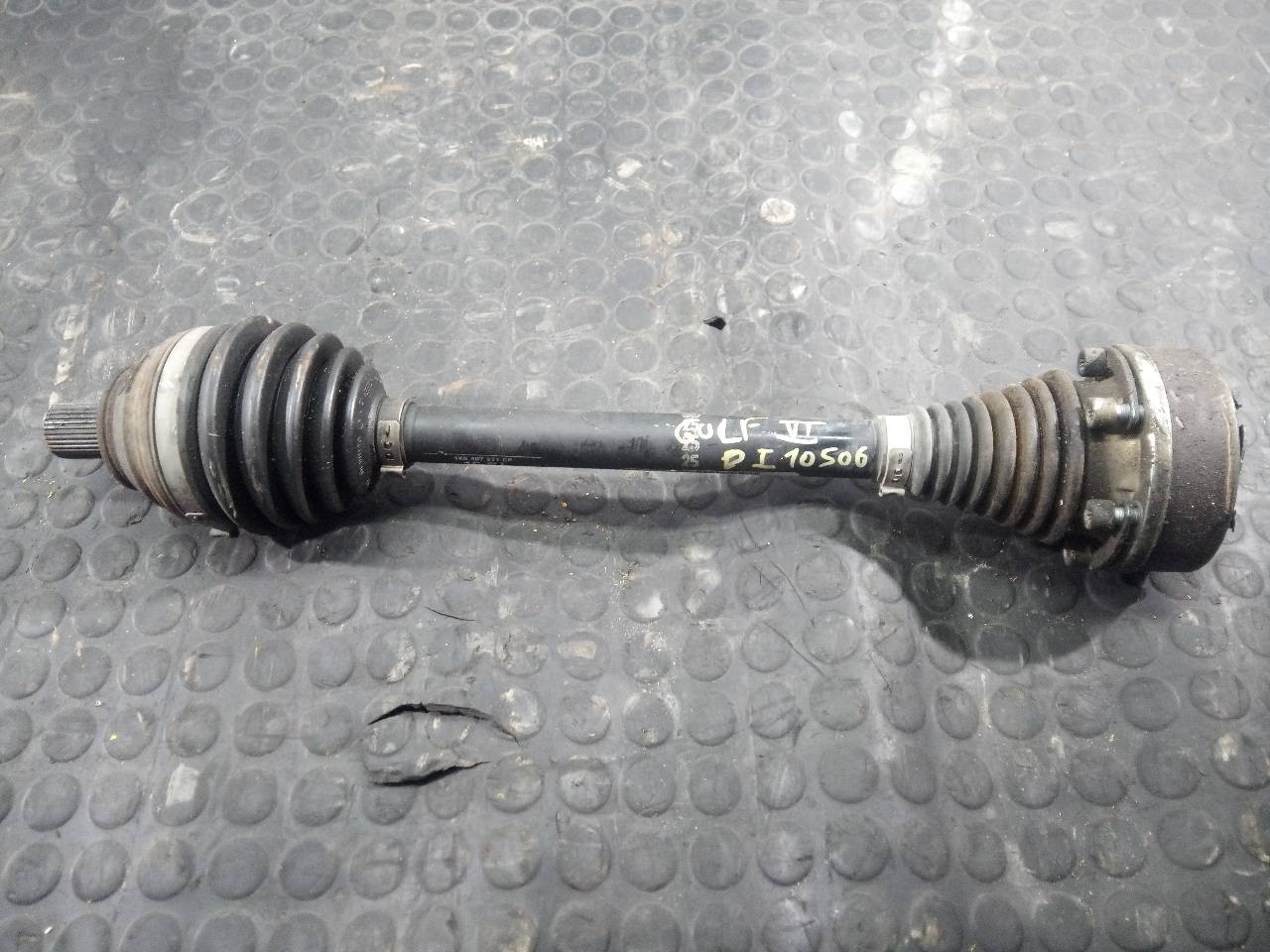 TRANSMISION DELANTERA IZQUIERDA VOLKSWAGEN GOLF VI (5K1) 1K0407271CP / P1-B6-17 1K0407271CPP1B617