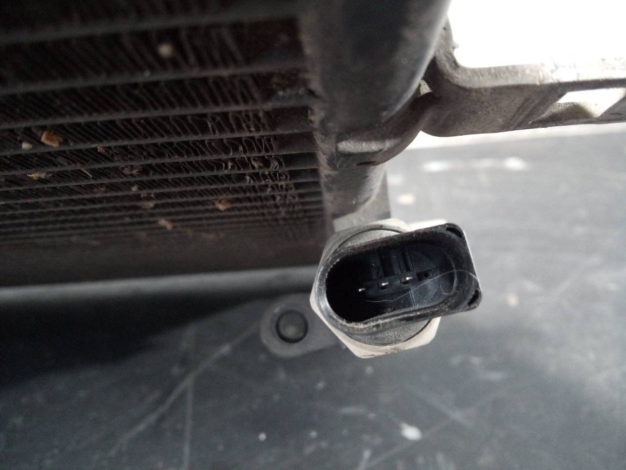 CONDENSADOR / RADIADOR AIRE ACONDICIONADO AUDI A4 BER. (B8) P2-A4-3 P2A43 - Vista 3