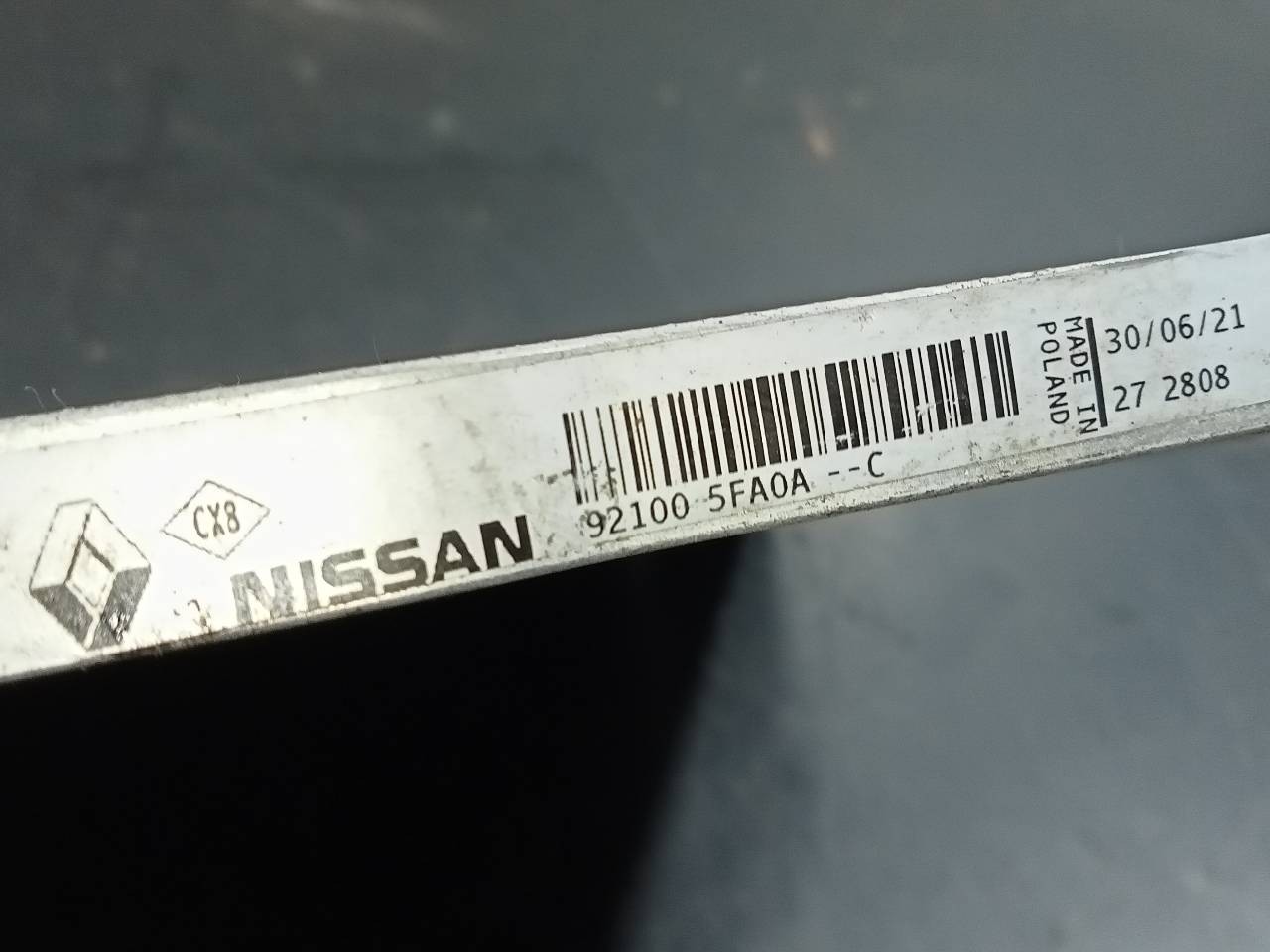 CONDENSADOR / RADIADOR AIRE ACONDICIONADO DACIA SANDERO III 921005FA0AC / P2-A4-8 921005FA0ACP2A48 - Vista 3