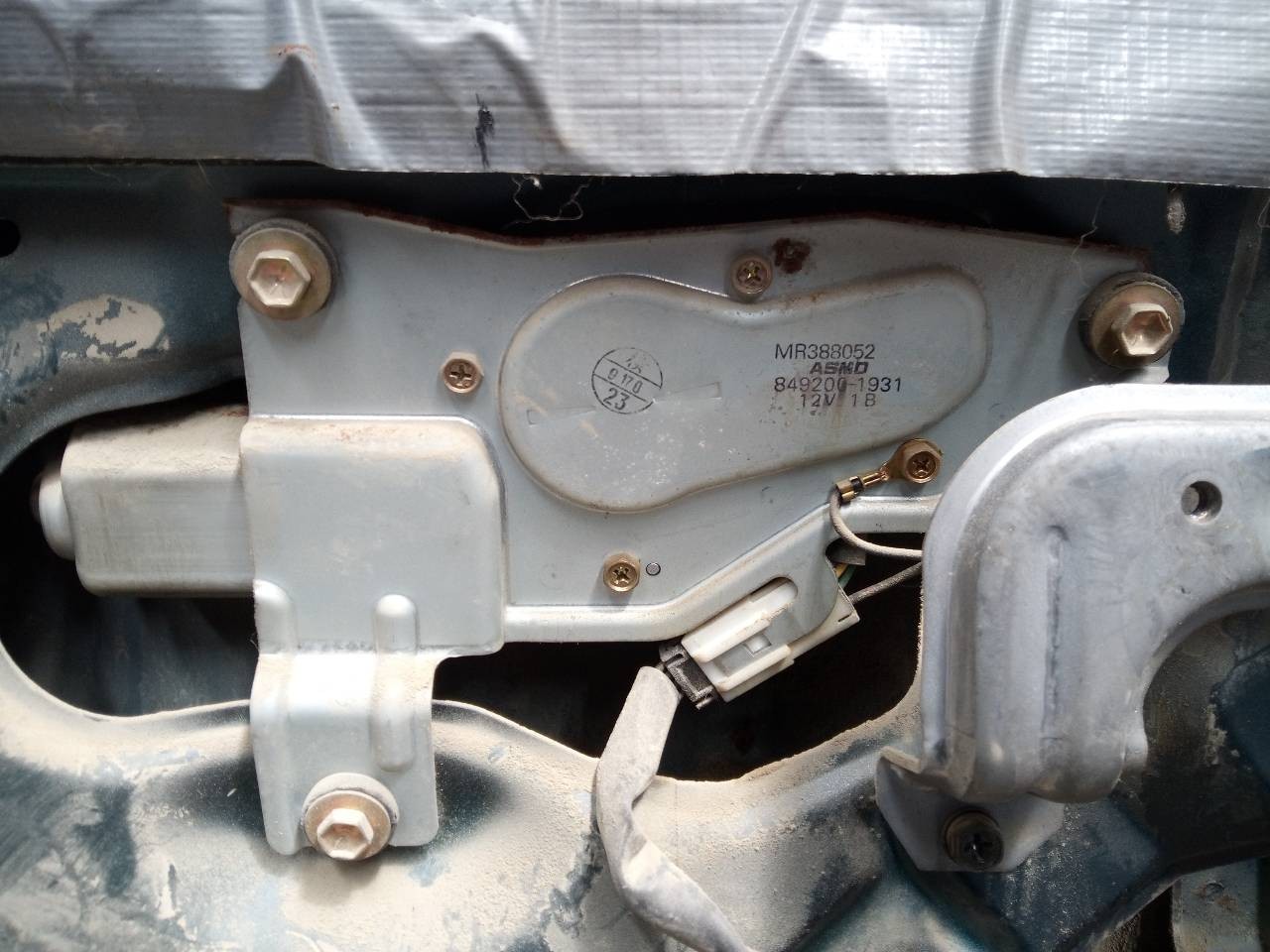 MOTOR LIMPIA TRASERO MITSUBISHI MONTERO (V60/V70) MR388052 / 8492001931 MR3880528492001931