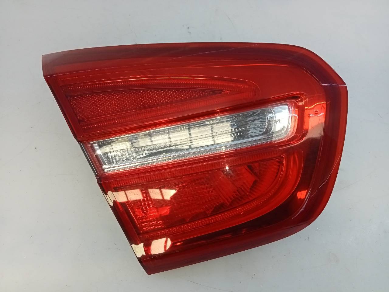 PILOTO TRASERO IZQUIERDO PORTON MERCEDES-BENZ CLASE GLA (W156) A1569061358 / E1-A2-51-1 A1569061358E1A2511