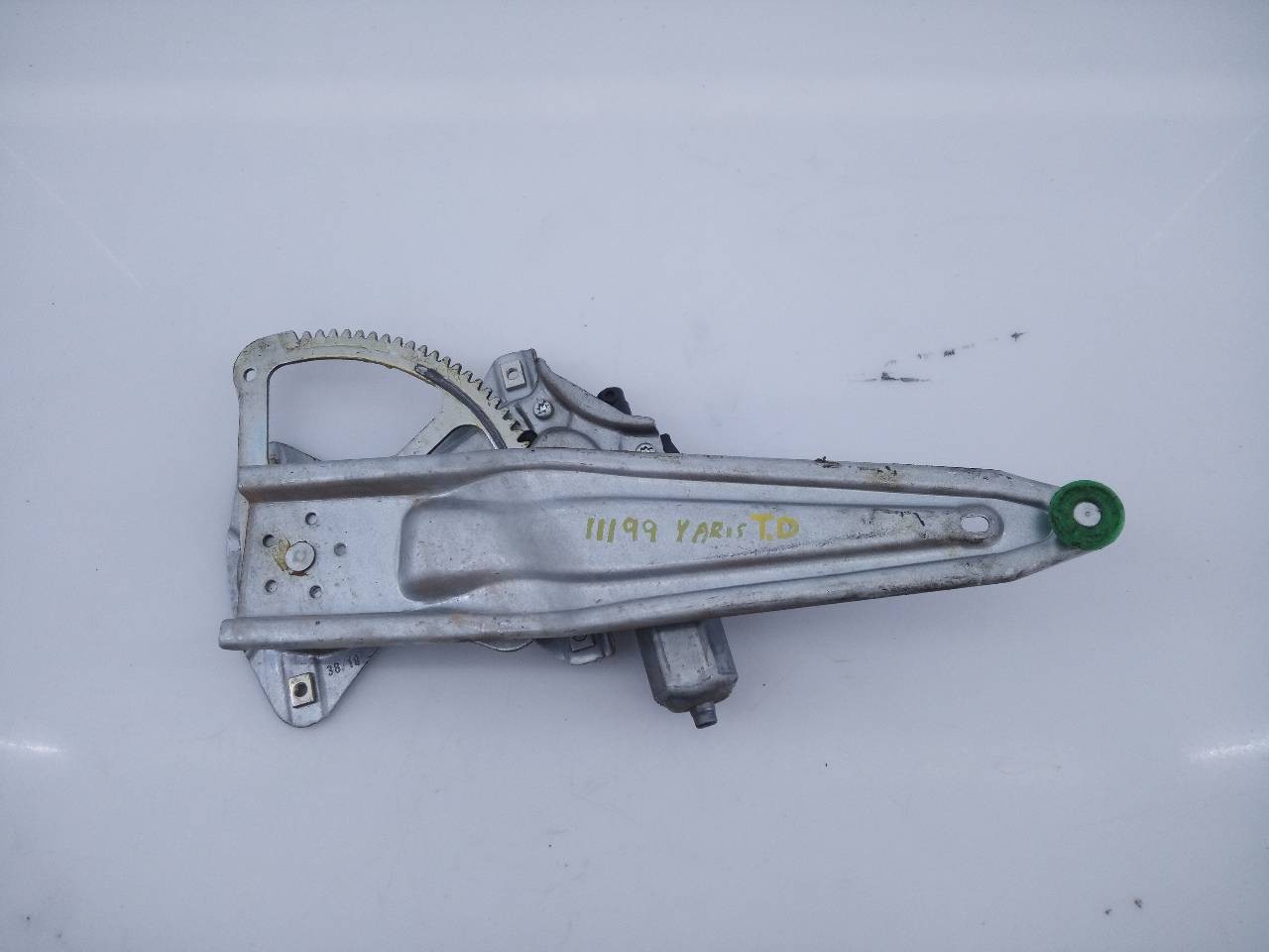 ELEVALUNAS TRASERO DERECHO TOYOTA YARIS 857200D120 / E2-B4-50-2 / 973581101 857200D120E2B4502973581101