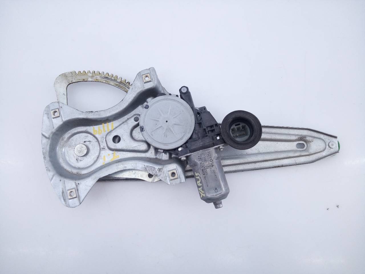 ELEVALUNAS TRASERO IZQUIERDO TOYOTA YARIS 867100D100 / E2-B4-40-2 / 973582101 867100D100E2B4402973582101