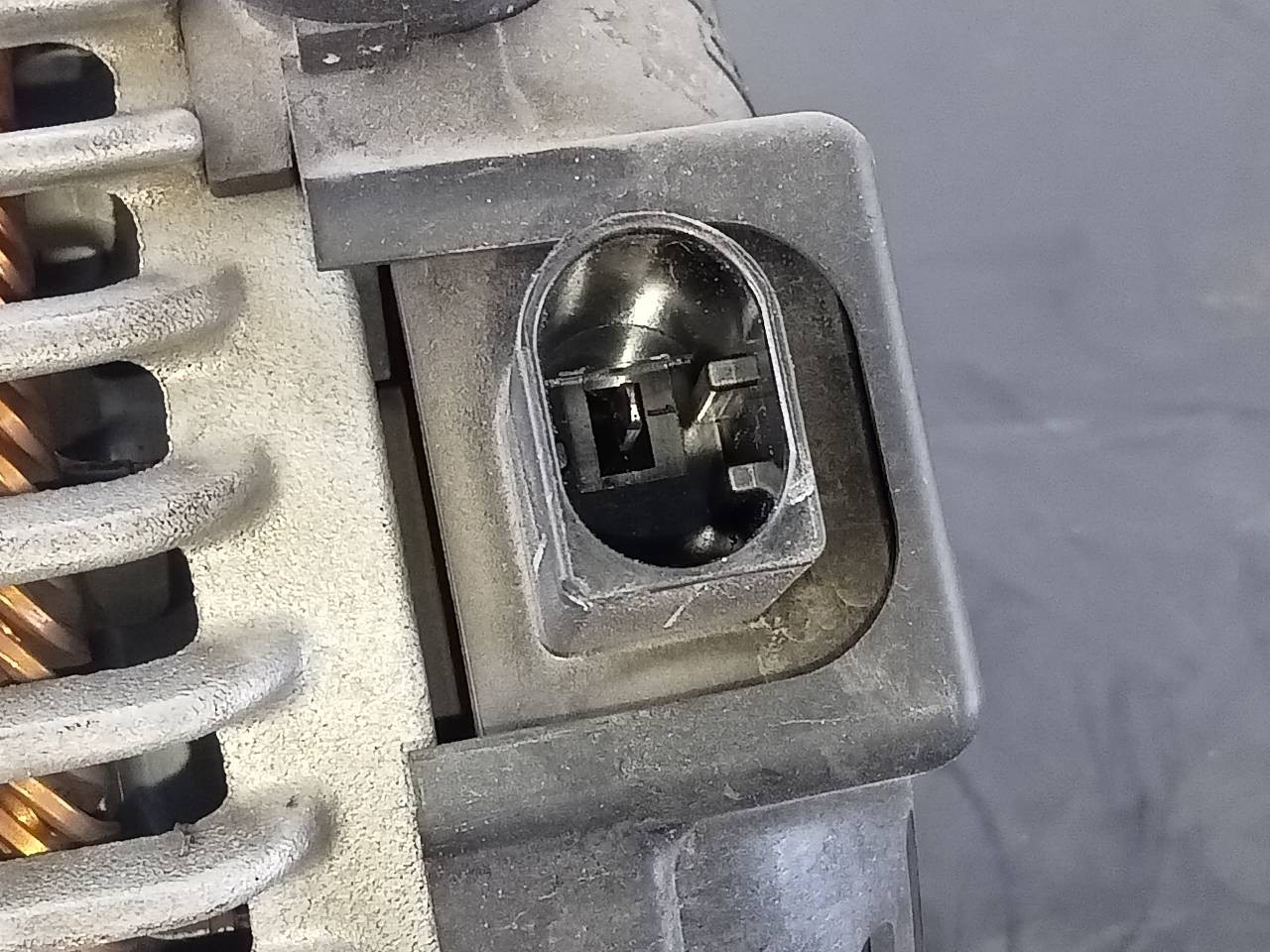 ALTERNADOR BMW SERIE X1 (F48) 764013103 / P3-B5-7-1 / 1042118181 764013103P3B5711042118181 - Vista 2