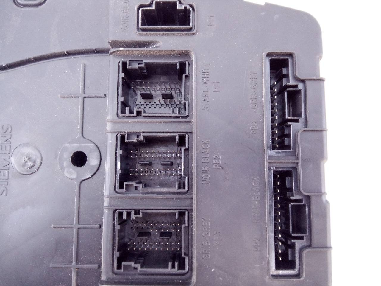 CAJA RELES / FUSIBLES RENAULT SCENIC II 8200309693 / E2-A1-34-3 / S118400310 8200309693E2A1343S118400310 - Vista 3