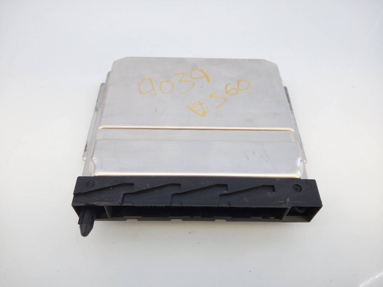 CENTRALITA MOTOR UCE VOLVO S60 BERLINA 30637733A / E3-B5-4-4 / 0281011078 30637733AE3B5440281011078