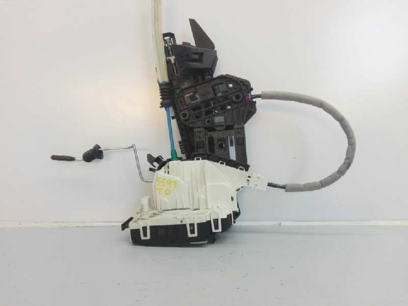 CERRADURA PUERTA TRASERA DERECHA MERCEDES-BENZ CLASE A (W176) A2047302835 / E1-A2-4-1 / RR03T189 A2047302835E1A241RR03T189