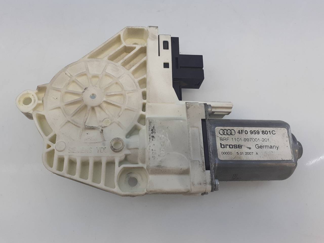 MOTOR ELEVALUNAS TRASERO IZQUIERDO AUDI A6 ALLROAD QUATTRO (4FH) 4F0959801C / E1-B6-7-2 4F0959801CE1B672 - Vista 3