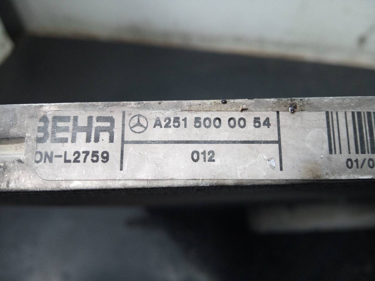 CONDENSADOR / RADIADOR AIRE ACONDICIONADO MERCEDES-BENZ CLASE M (W164) A2515000054 / P2-A4-4 A2515000054P2A44 - Vista 3