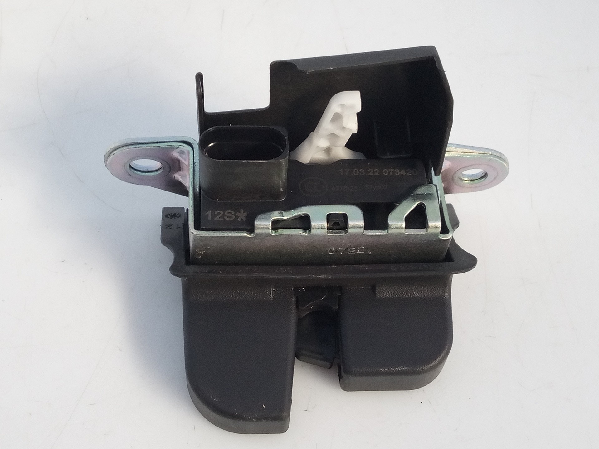 CERRADURA MALETERO / PORTON VOLKSWAGEN T-CROSS 2G6827505B / E1-B6-56-3 / 073420 2G6827505BE1B6563073420