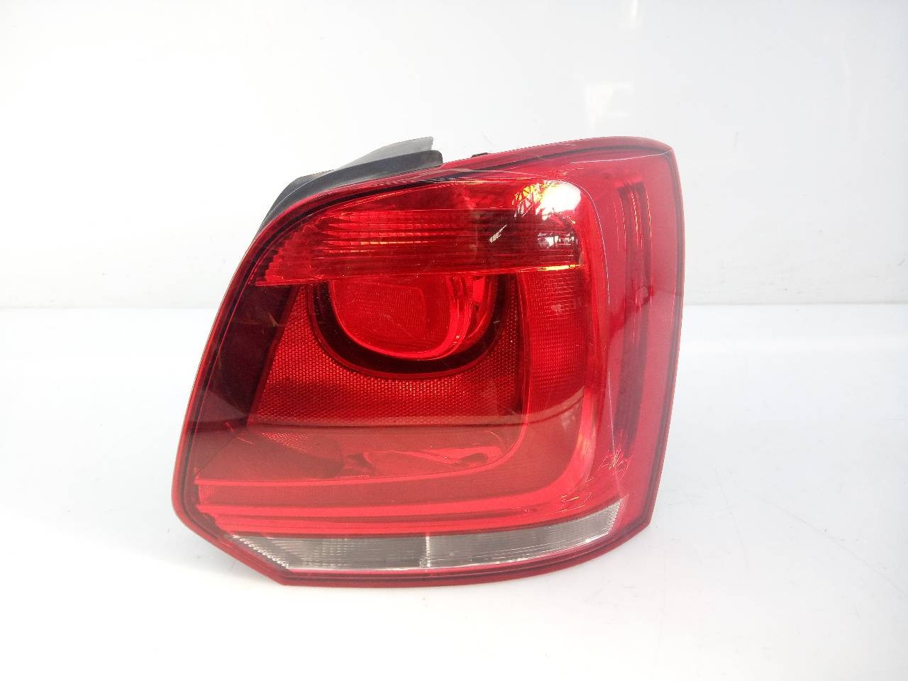 PILOTO TRASERO DERECHO VOLKSWAGEN POLO (6R1) 6R0945096 / E1-B6-19-1 6R0945096E1B6191