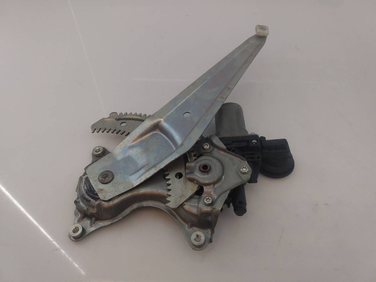 ELEVALUNAS TRASERO IZQUIERDO TOYOTA RAV 4 E2-B4-10-2 E2B4102 - Vista 2