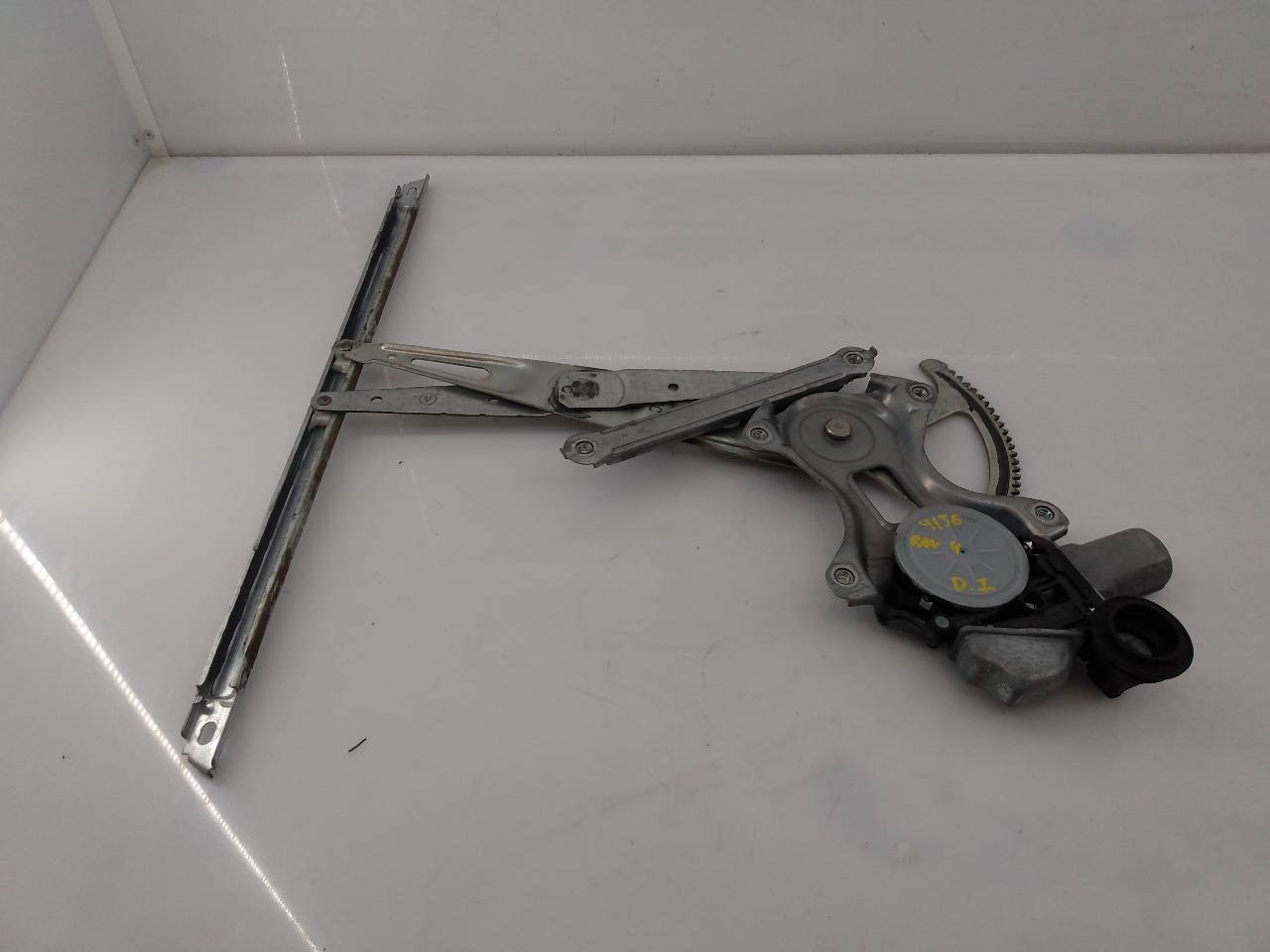 ELEVALUNAS DELANTERO IZQUIERDO TOYOTA RAV 4 8572042110 / E2-B4-30-1 / 0620203010 8572042110E2B43010620203010