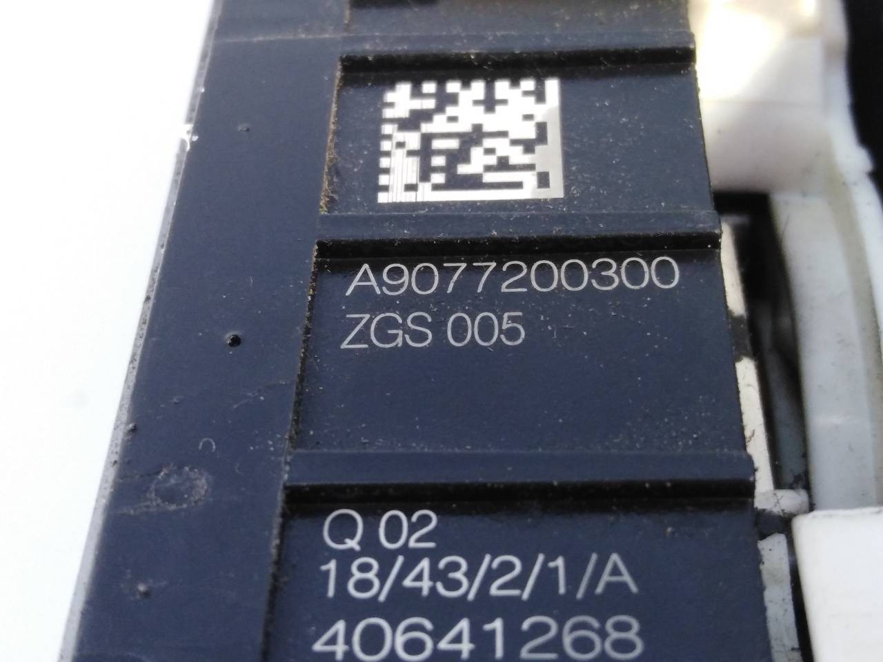 CERRADURA PUERTA DELANTERA DERECHA MERCEDES-BENZ SPRINTER III FURGÓN RWD / AWD (02-2018->) A9077200300 / E1-A2-16-2 A9077200300E1A2162 - Vista 2