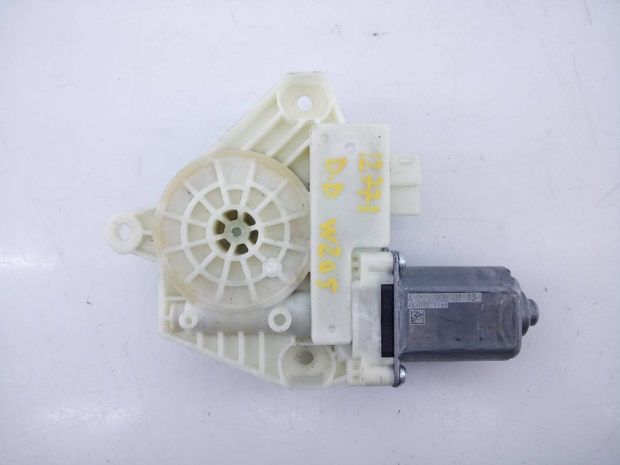 MOTOR ELEVALUNAS DELANTERO DERECHO MERCEDES-BENZ CLASE C (W205) FAMILIAR A2059060113 / E1-A2-43-2 A2059060113E1A2432