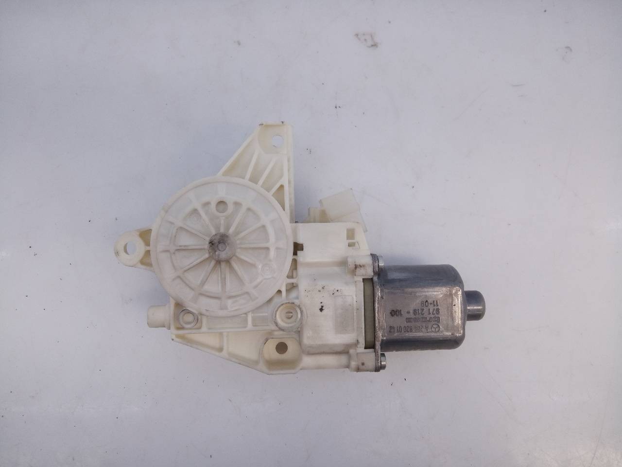MOTOR ELEVALUNAS DELANTERO IZQUIERDO MERCEDES-BENZ CLASE C (W204) FAMILIAR A2048200142 / E1-A2-44-1 / 971219100 A2048200142E1A2441971219100