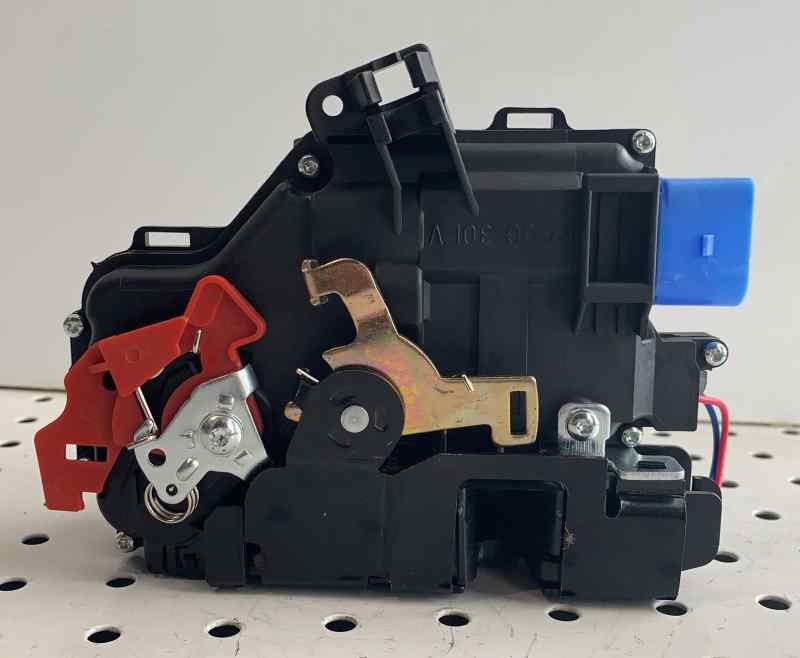 CERRADURA PUERTA DELANTERA IZQUIERDA UNIVERSAL CERRADURA 3D1837015 / T2-4-B7-3 / NUEVO 3D1837015T24B73NUEVO