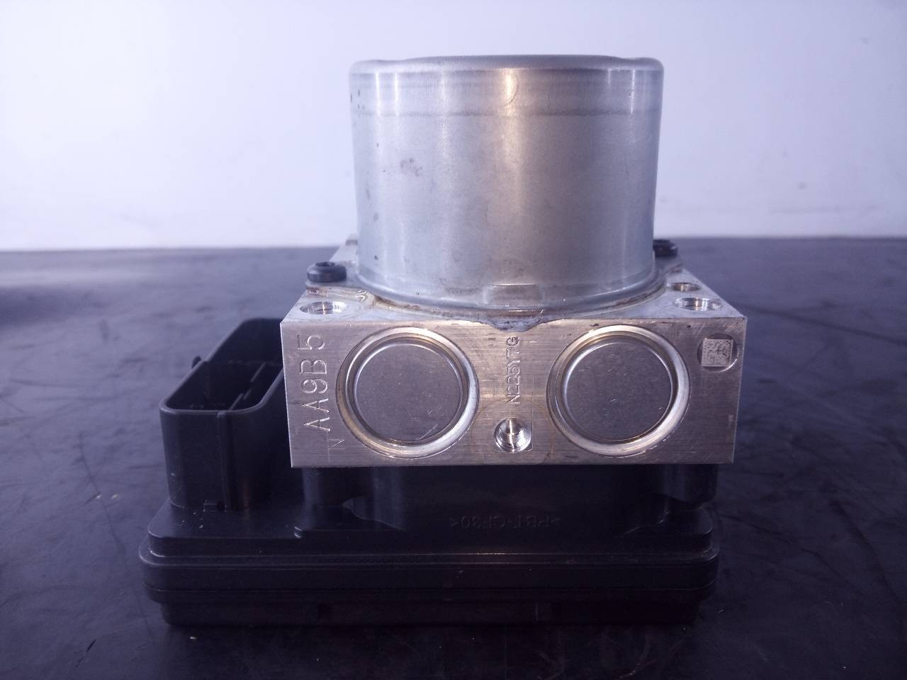 ABS KIA STONIC (YBCUV) 58910H8450 / P3-B8-24-4 / 220708A1H1AA00670A 58910H8450P3B8244220708A1H1AA00670A - Vista 3