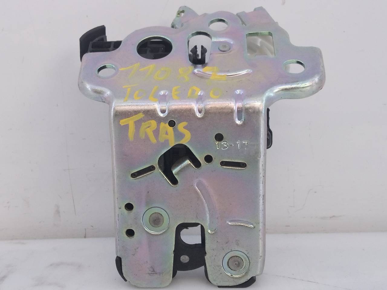 CERRADURA MALETERO / PORTON SEAT TOLEDO (KG3) 8R0827505A / E1-B6-3-2 8R0827505AE1B632 - Vista 3