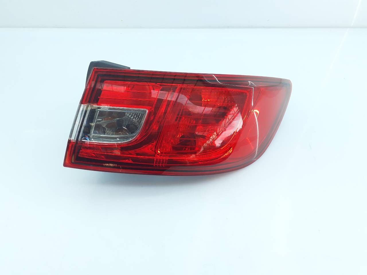 PILOTO TRASERO DERECHO RENAULT CLIO IV 265508846R / E1-A1-7-2 265508846RE1A172