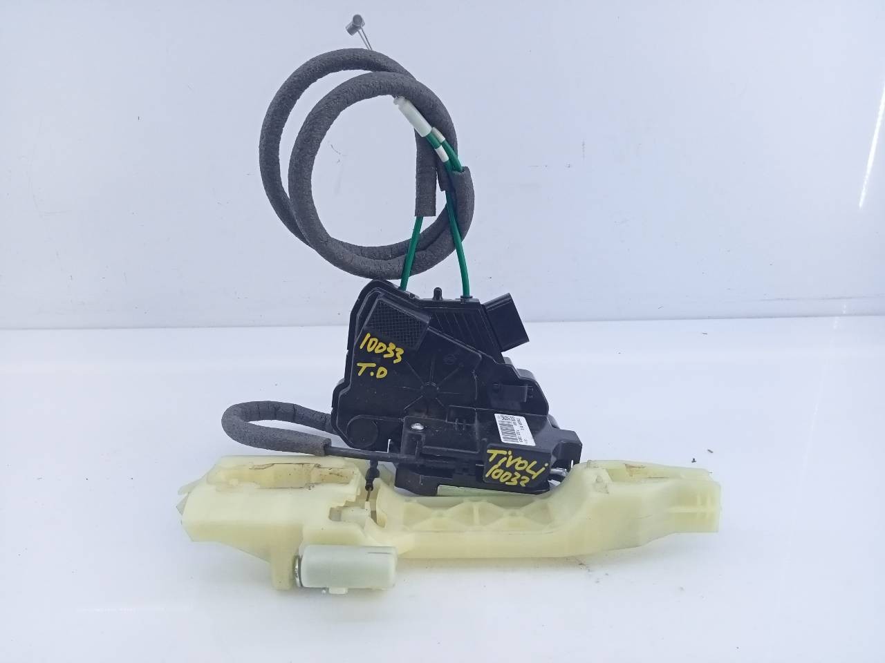 CERRADURA PUERTA TRASERA DERECHA SSANGYONG TIVOLI 7132035001 / E1-B3-7-2 7132035001E1B372