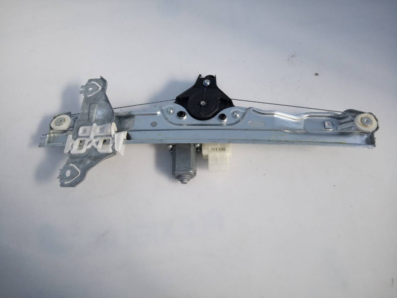 ELEVALUNAS TRASERO DERECHO NISSAN QASHQAI (J11) 82700HV00C / E2-A4-55-2 82700HV00CE2A4552 - Vista 3