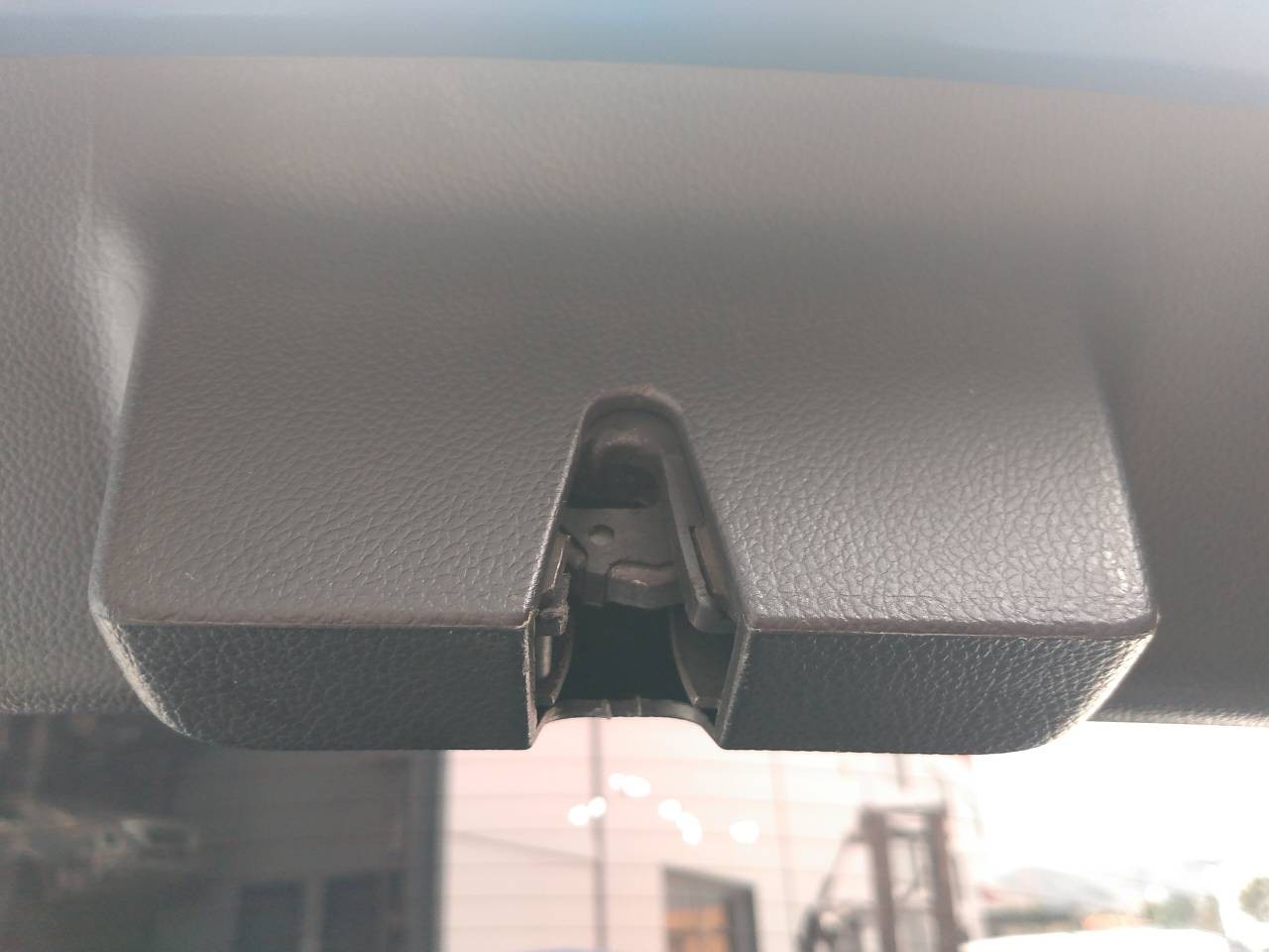CERRADURA MALETERO / PORTON CHEVROLET CRUZE HATCHBACK 13581023 / E2-B6-4-2 13581023E2B642 - Vista 2