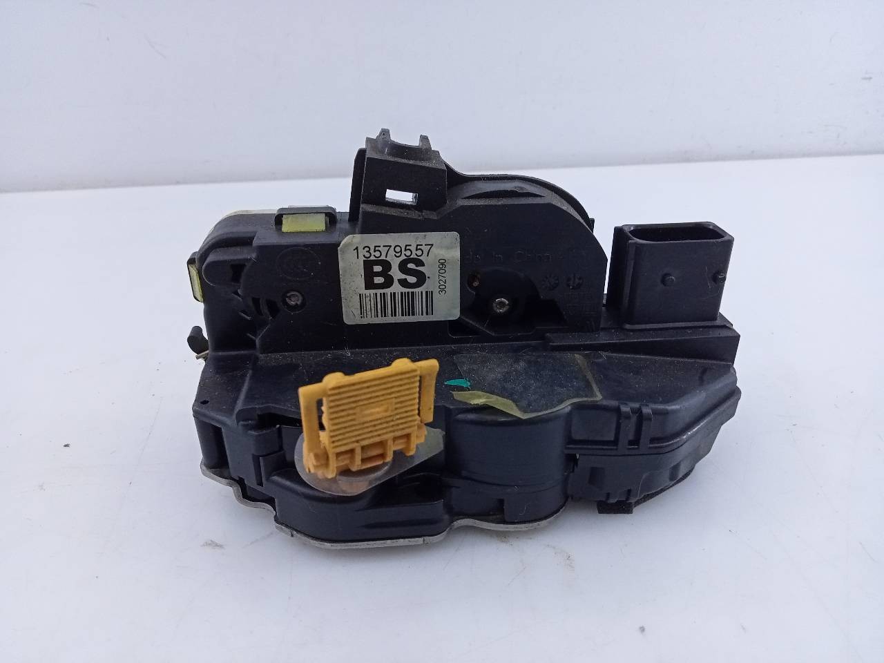CERRADURA PUERTA TRASERA IZQUIERDA CHEVROLET CRUZE HATCHBACK 13579557 / E2-B6-5-2 13579557E2B652