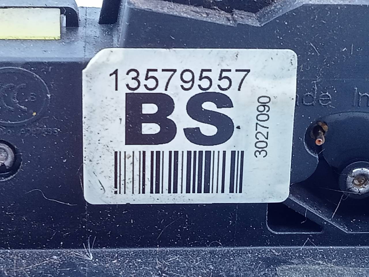 CERRADURA PUERTA TRASERA IZQUIERDA CHEVROLET CRUZE HATCHBACK 13579557 / E2-B6-5-2 13579557E2B652 - Vista 3