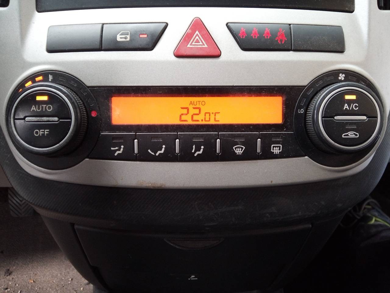 MANDO CLIMATIZADOR KIA CEE´D SPORTY WAGON 972501H602 / E3-A3-30-3 972501H602E3A3303 - Vista 2
