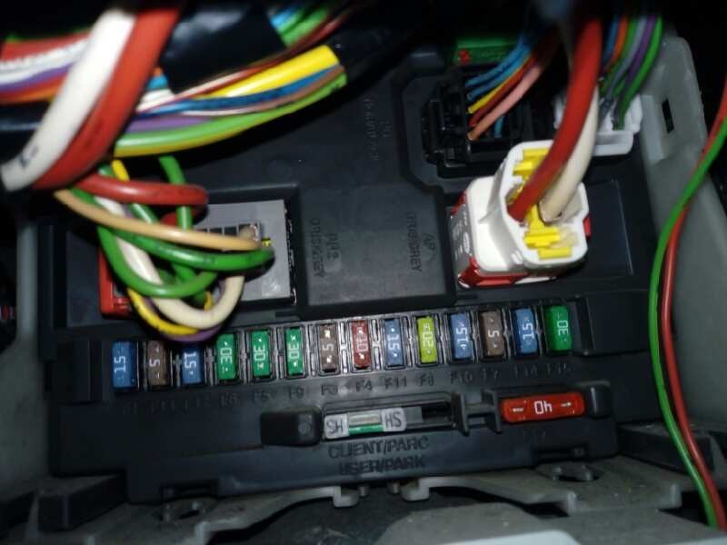 CAJA RELES / FUSIBLES CITROËN C3 PICASSO E3-B2-25-1 E3B2251