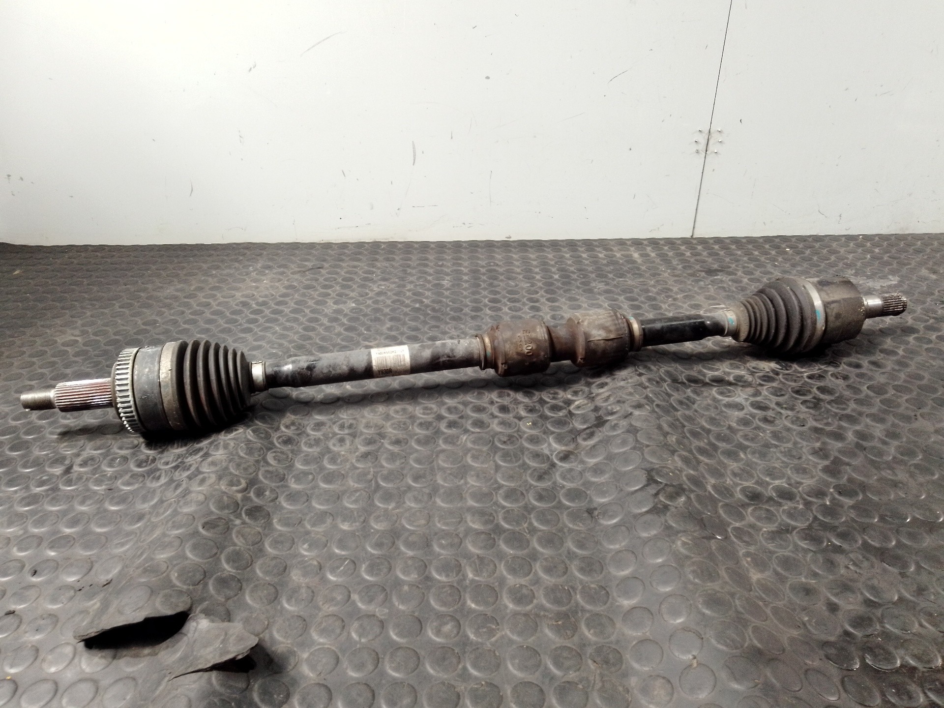 TRANSMISION DELANTERA DERECHA HYUNDAI IX35 Y930R / P1-A6-13 Y930RP1A613