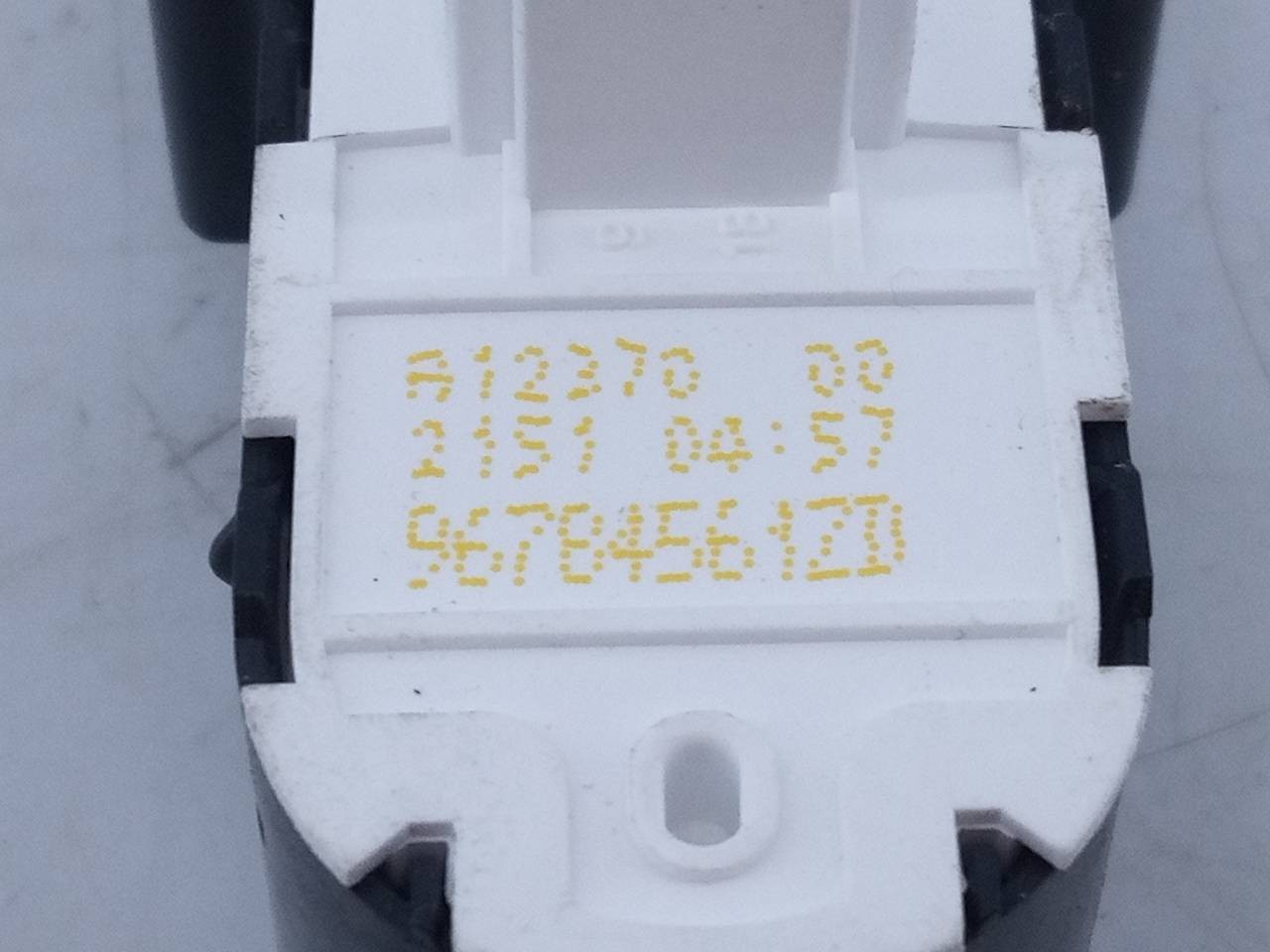 MANDO ELEVALUNAS DELANTERO IZQUIERDO PEUGEOT EXPERT FURGÓN 96784561ZD / E3-B2-24-2 96784561ZDE3B2242 - Vista 3