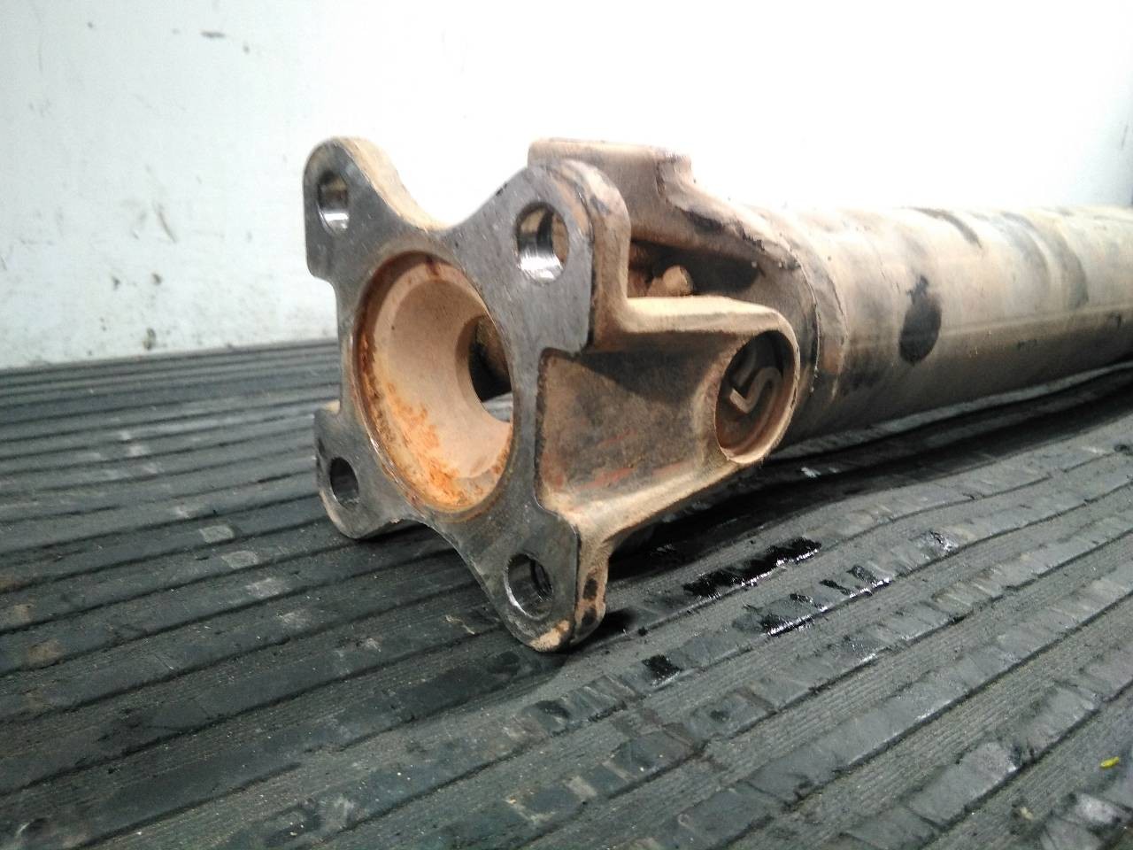TRANSMISION CENTRAL DELANTERA SSANGYONG KYRON 3310009001 / P1-A1-40 3310009001P1A140 - Vista 2