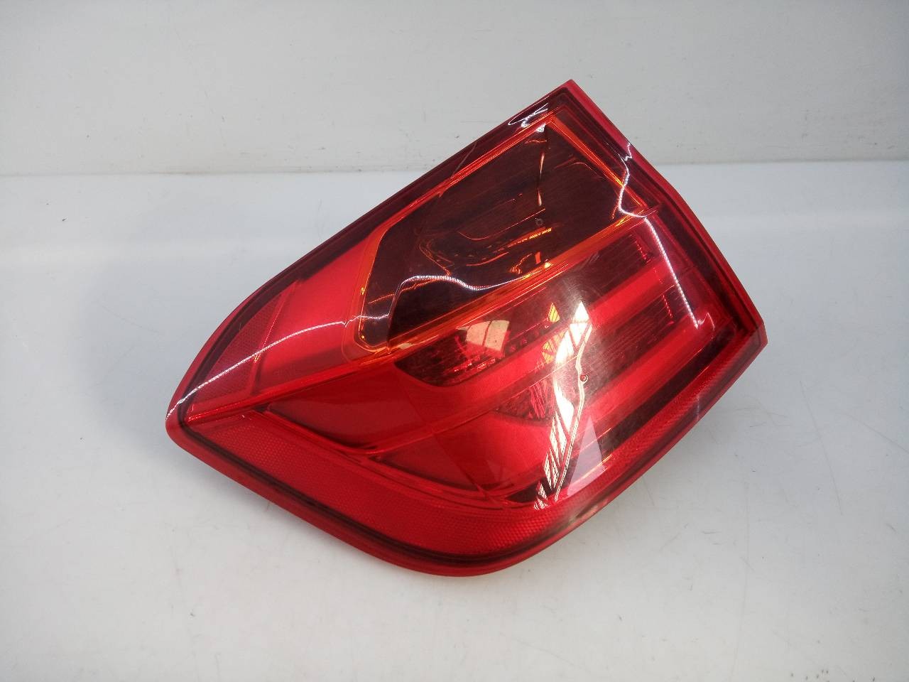 PILOTO TRASERO IZQUIERDO BMW SERIE 3 LIM. (F30) 18361112 / E1-A3-39-2 / 6321725989307 18361112E1A33926321725989307
