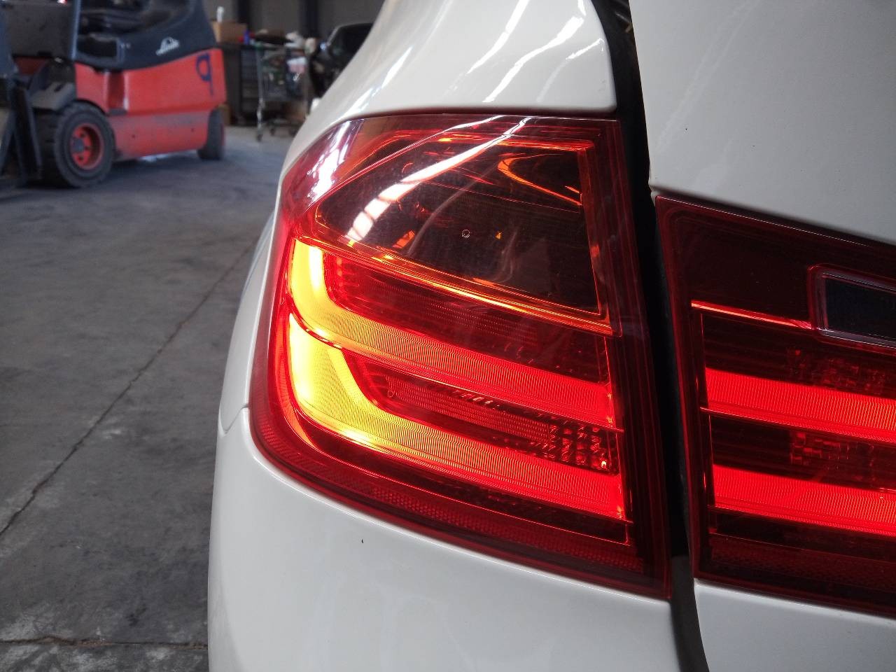 PILOTO TRASERO IZQUIERDO BMW SERIE 3 LIM. (F30) 18361112 / E1-A3-39-2 / 6321725989307 18361112E1A33926321725989307 - Vista 3