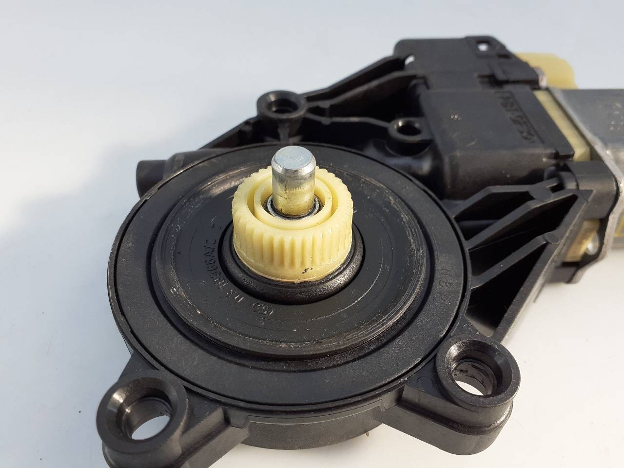 MOTOR ELEVALUNAS DELANTERO DERECHO FORD FIESTA (CB1) 0130822407 / E2-B3-4-2 0130822407E2B342 - Vista 3