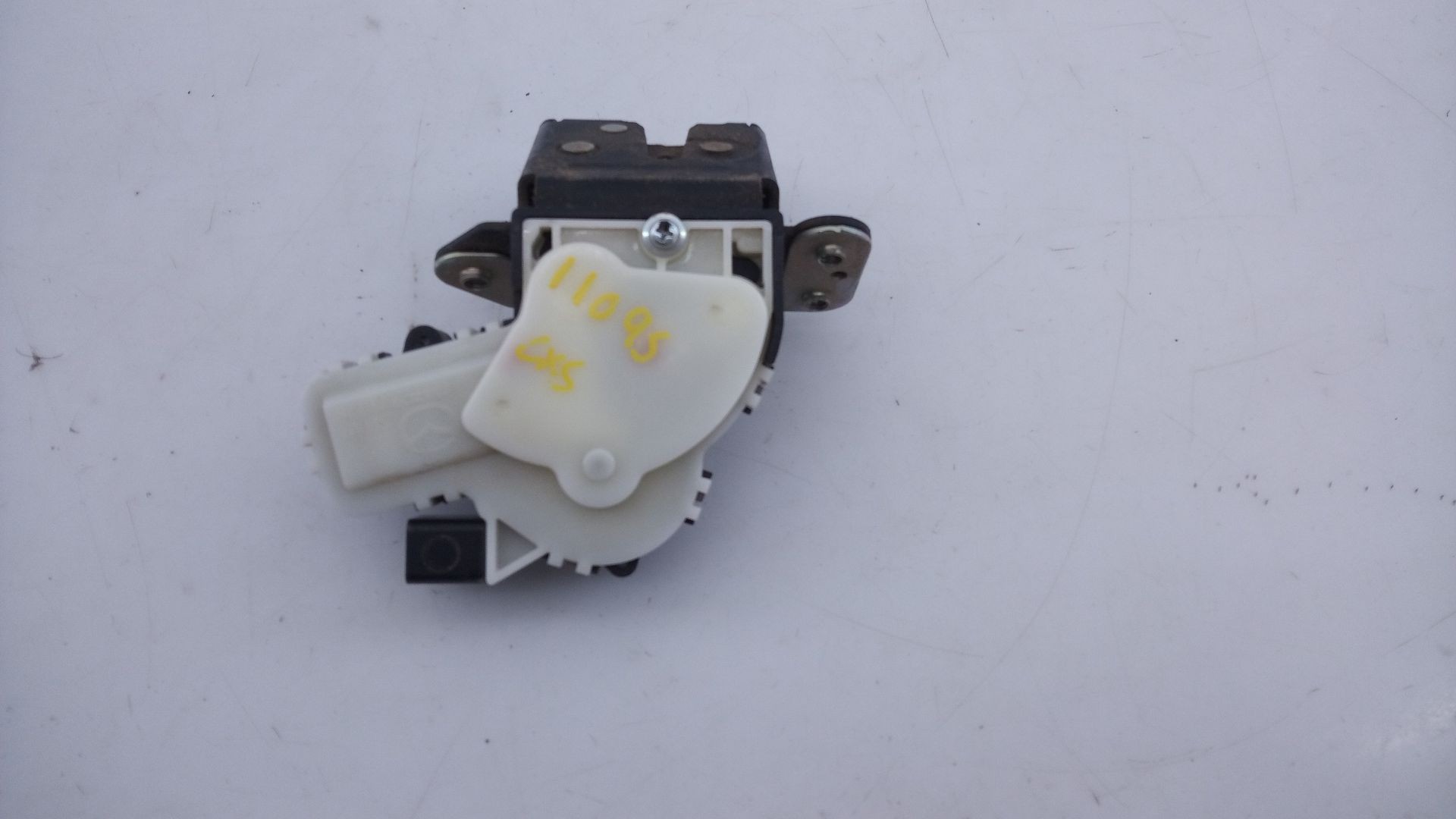 CERRADURA MALETERO / PORTON MAZDA CX-5 E2-A2-4-1 E2A241 - Vista 3