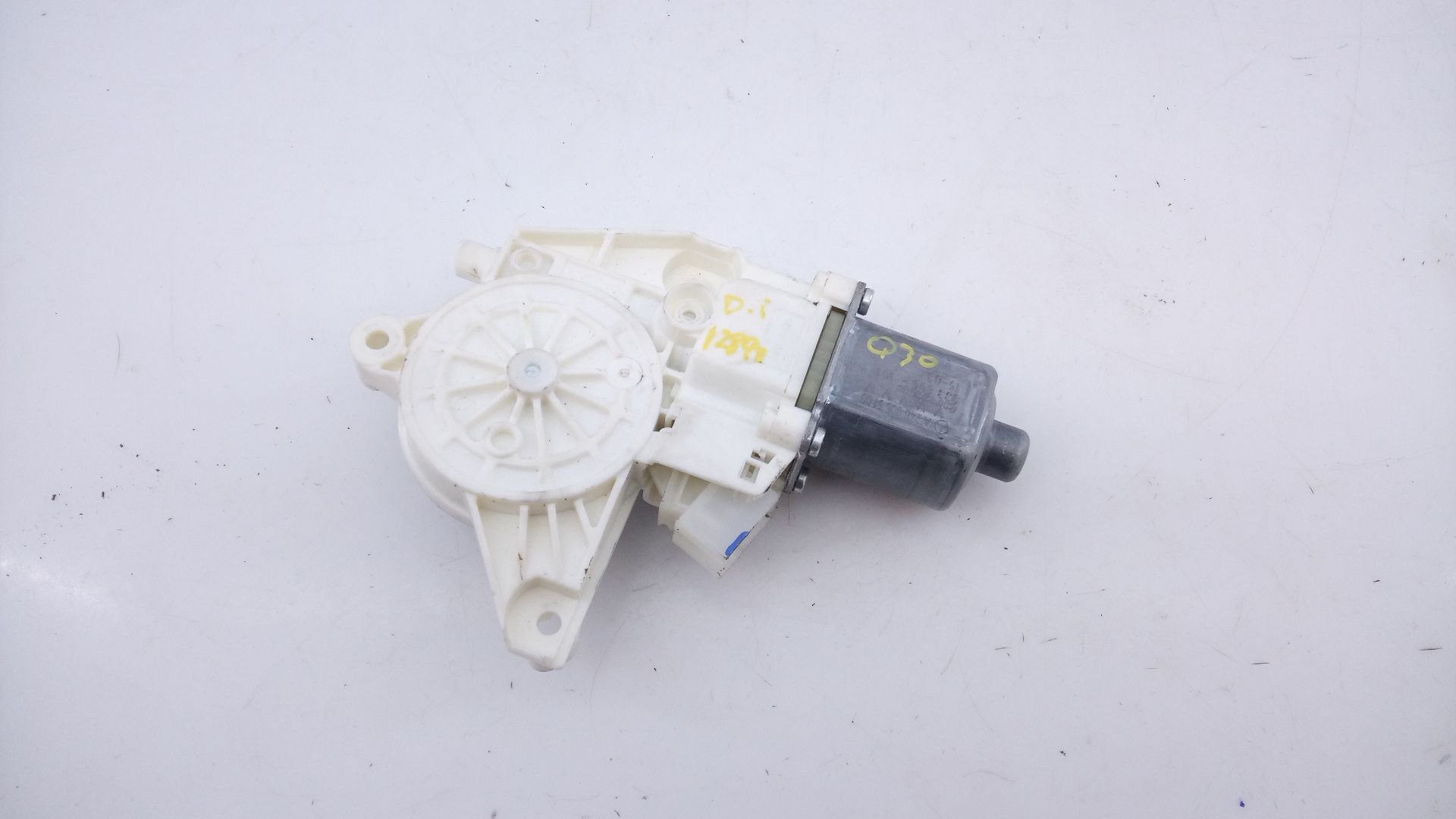 ELEVALUNAS DELANTERO IZQUIERDO INFINITI Q30 A2469065100 / E2-B4-4-1 A2469065100E2B441