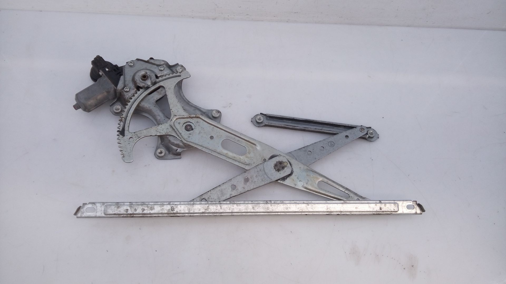 ELEVALUNAS DELANTERO DERECHO TOYOTA RAV 4 8571035180 / E2-B4-5-1 8571035180E2B451