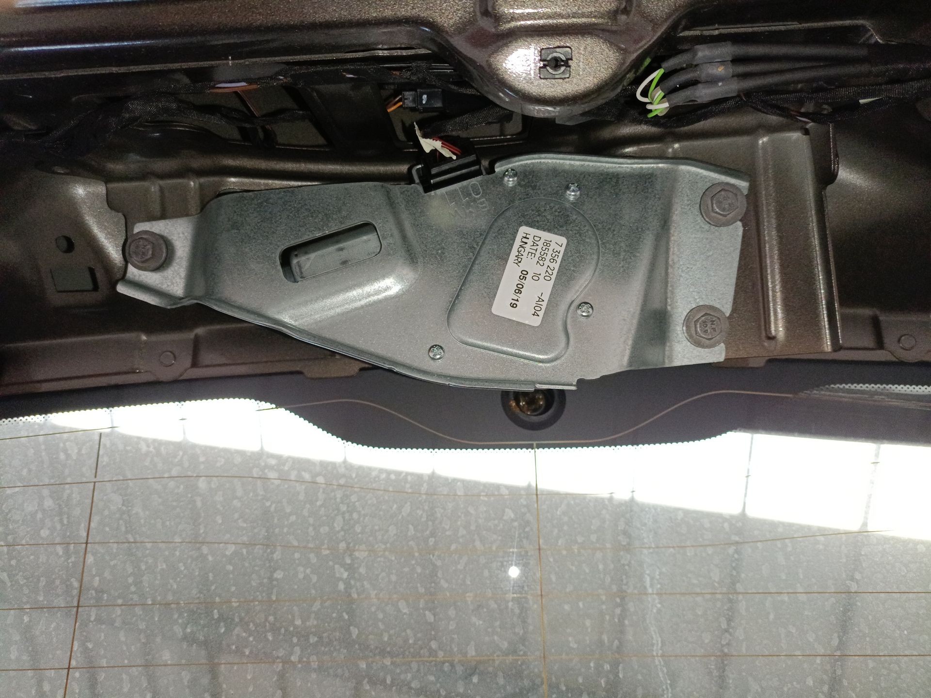 MOTOR LIMPIA TRASERO BMW X1 (F48) 7356220 / 18558210 735622018558210