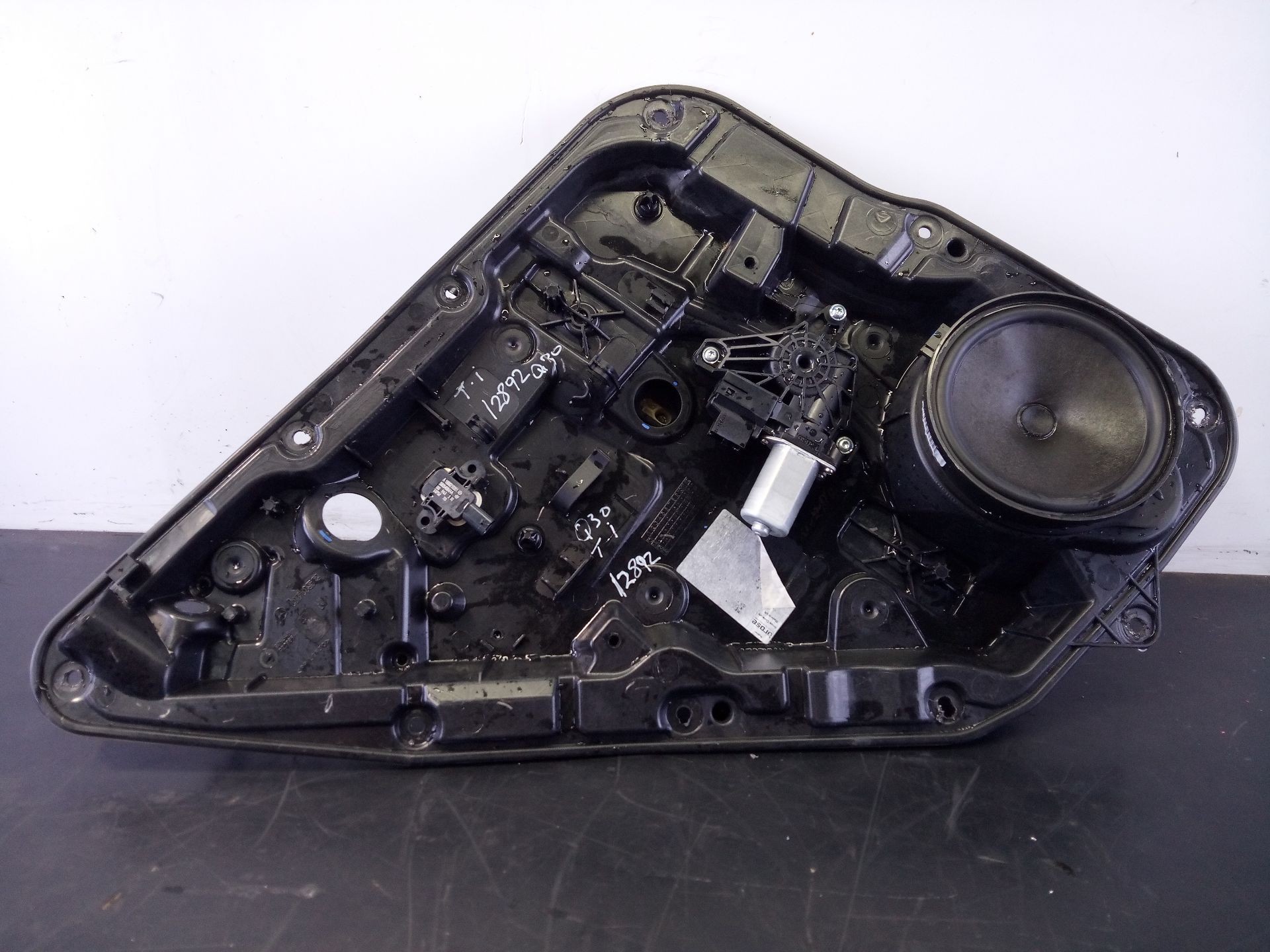 ELEVALUNAS TRASERO IZQUIERDO INFINITI Q30 935441 / P2-B3-8 935441P2B38