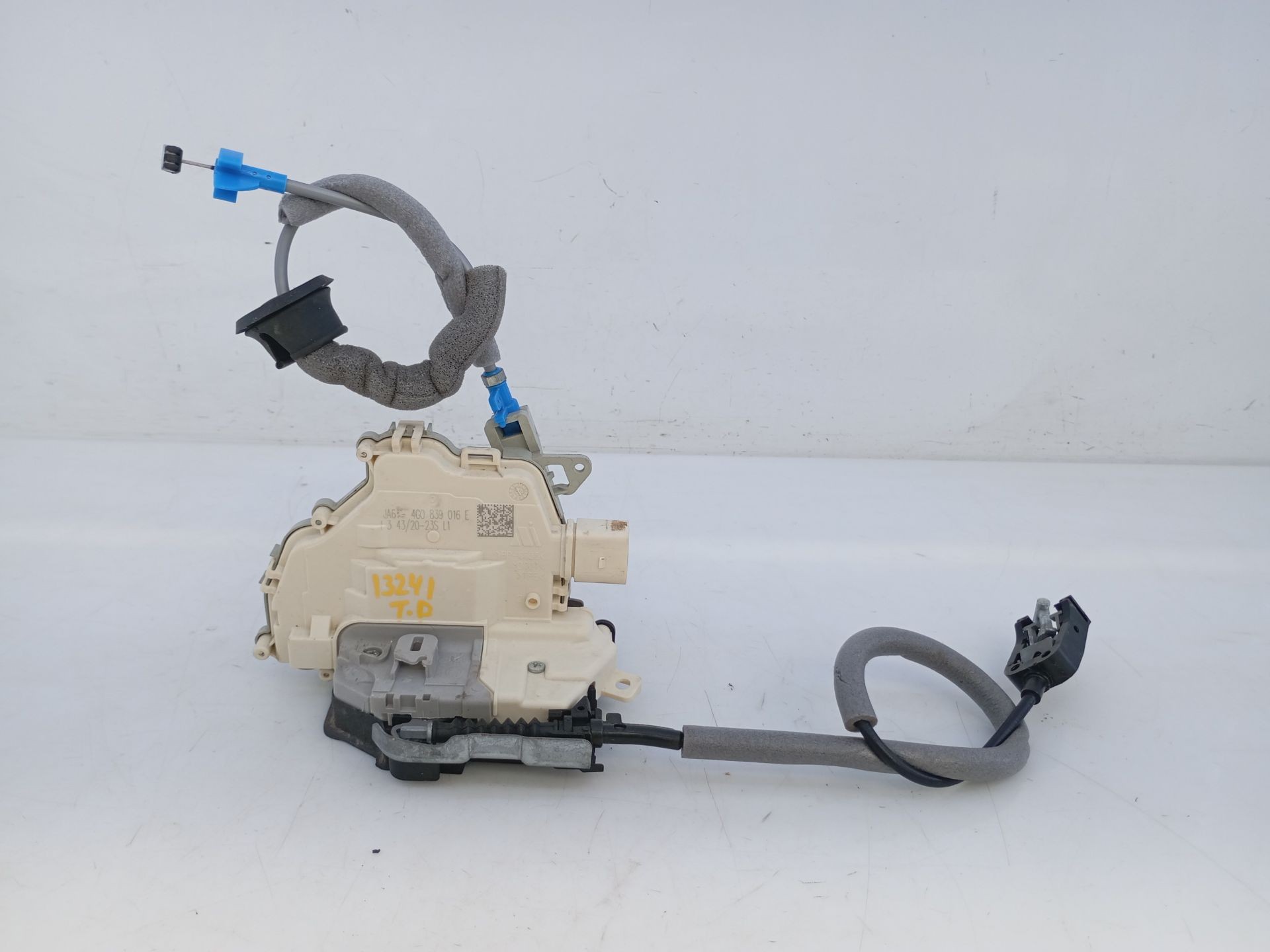 CERRADURA PUERTA TRASERA DERECHA AUDI Q2 (GAB, GAG) 4G0839016E / E1-B6-40-2 4G0839016EE1B6402
