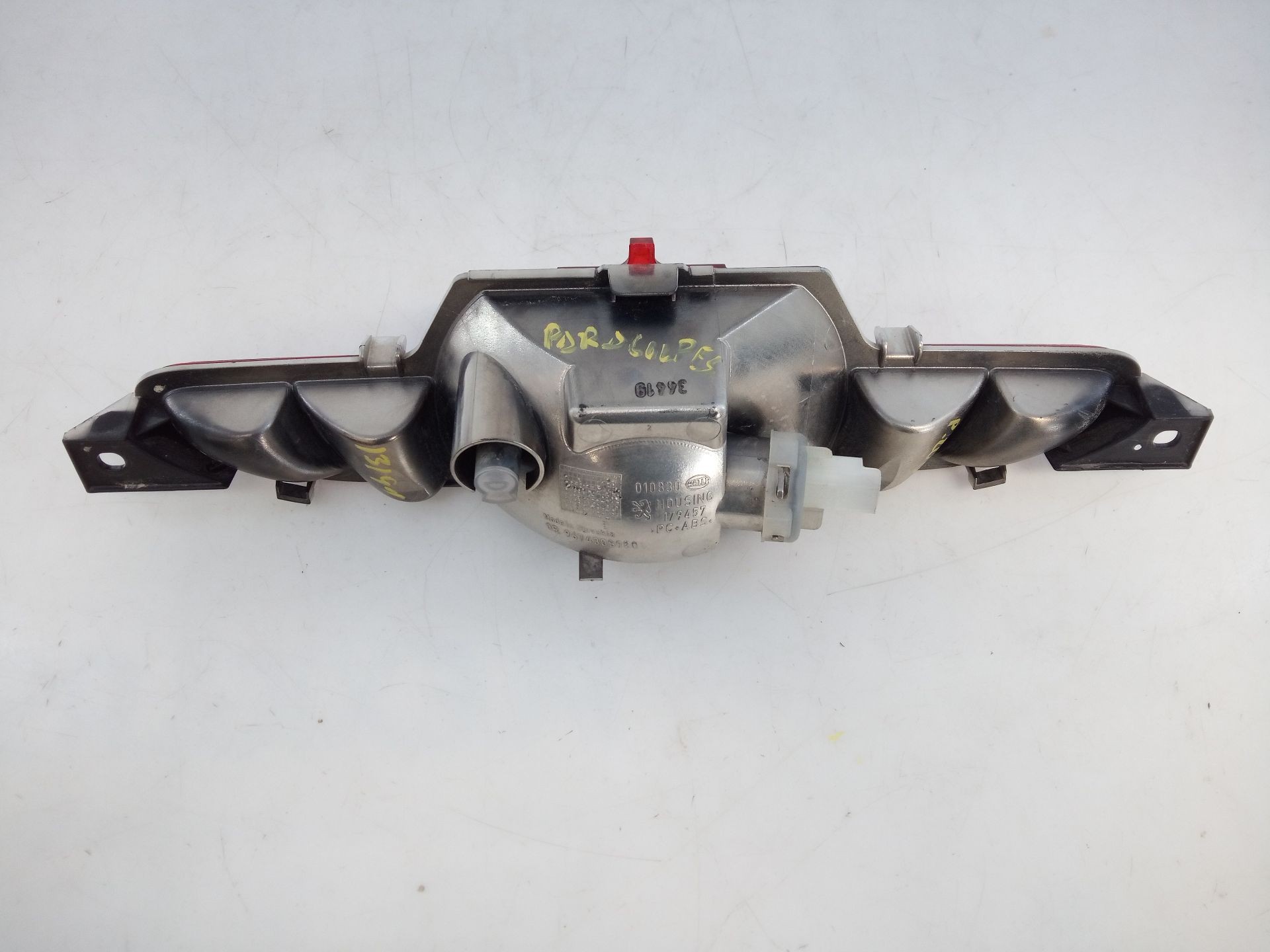 PILOTO TRASERO CENTRAL PEUGEOT 208 II (UB_, UP_, UW_, UJ_) 2NE0108303114 / E1-A4-3-1 / 01083000 2NE0108303114E1A43101083000 - Vista 2