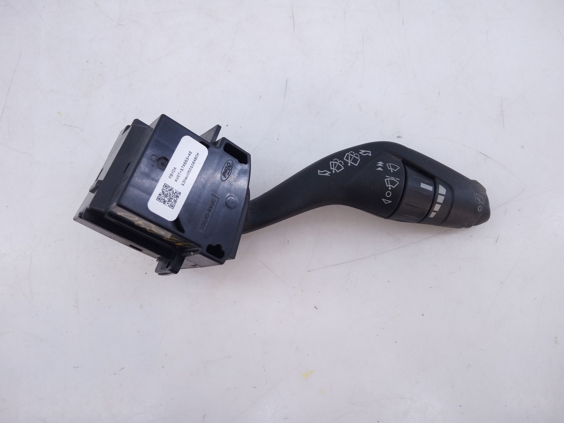 MANDO LIMPIA FORD FOCUS LIM. (CB8) AV6T17A553AE / E3-B3-24-3 AV6T17A553AEE3B3243