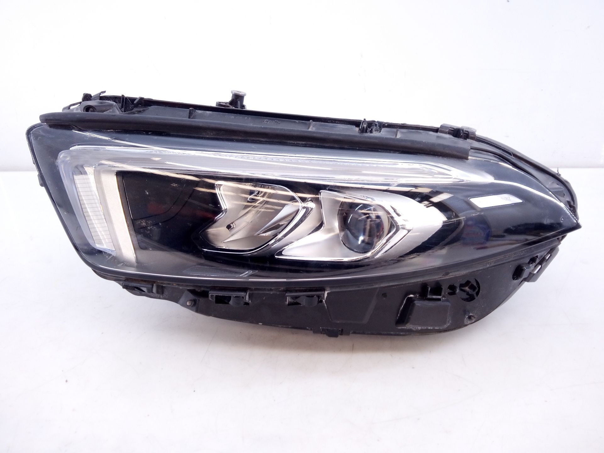 FARO IZQUIERDO XENON MERCEDES-BENZ CLASE A Sedán (V177) A1779064703 / E1-A2-48-2 A1779064703E1A2482