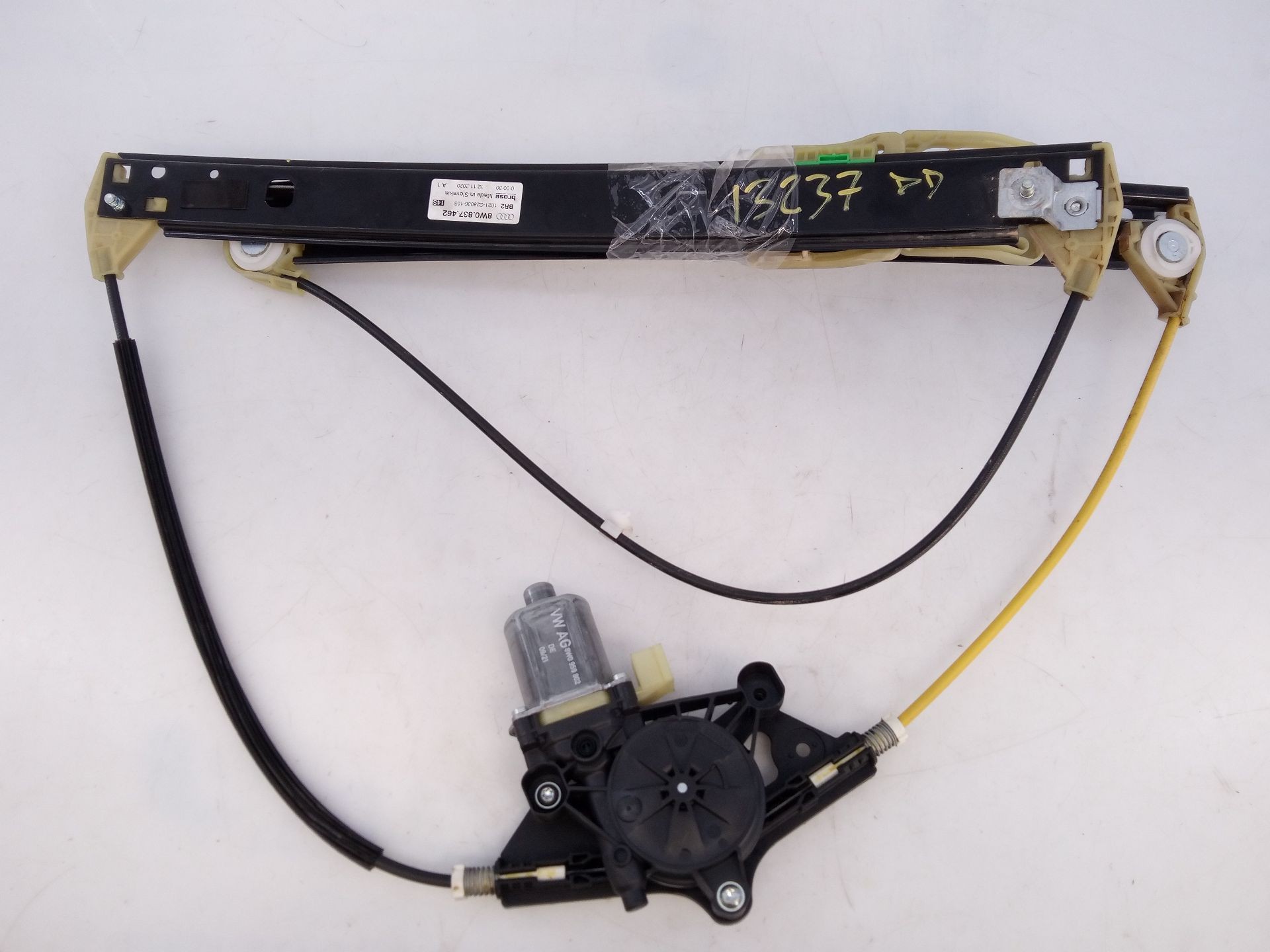 ELEVALUNAS DELANTERO DERECHO AUDI A4 B9 (8W2, 8WC) 0130833704 / E1-B6-46-1 0130833704E1B6461